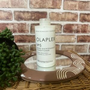 OLAPLEX No. 5 Bond Maintenance Conditioner - White Bottle